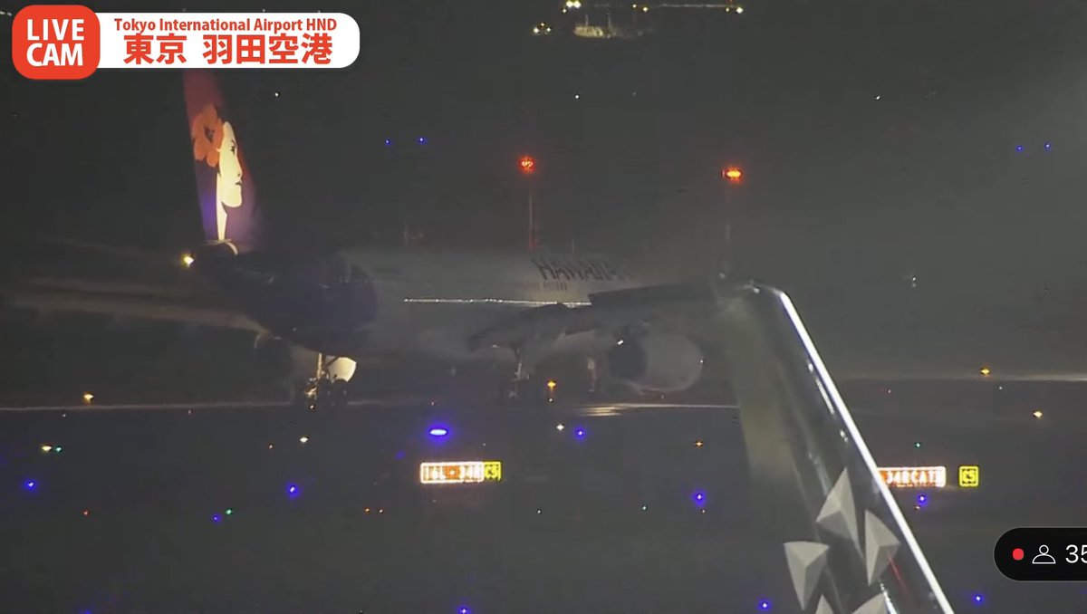 iso_pyon's tweet photo. こんな時間に飛行機の音
と思ったら、これだった
ホノルル行き離陸して、しばらく周回して羽田16Lに着陸したのね
今ライズカメラ見たらC滑走路終端で立ち往生
消防車のサイレンも聞こえる
#HAL864 #A330_200
#FR24 #HND #HawaiianAirlines https://t.co/JbaDTDuEdn