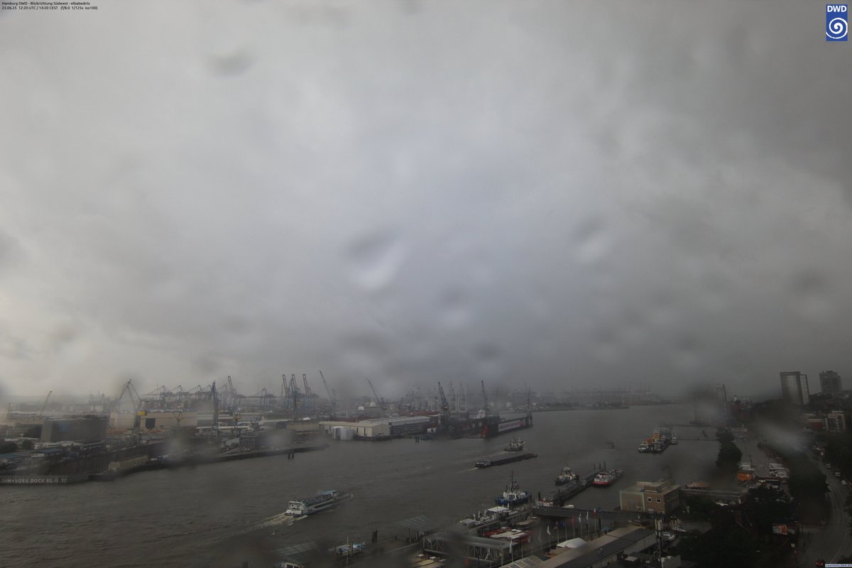 wetter_x's tweet photo. #Gewitter Update

südlich von #Schenefeld wurde ein Gewitter registriert, das sich nach Osten verlagert. Die Blitzaktivität ist mäßig stark. Folgende Orte liegen derzeit in der Zugbahn des Gewitters: #Altona #Eidelstedt #Lurup #Stellingen #Eimsbüttel #Winterhude #Barmbek
/T https://t.co/uFRAUKbUpY