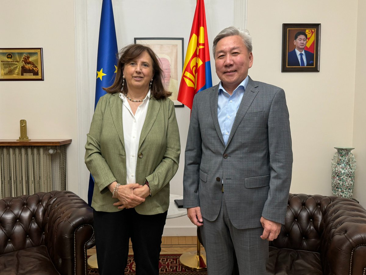 Элчин сайд Л.Болд ЕХ-ны гадаад харилцааны албаны Ази, Номхон далайн орнуудын газрын дэд захирал Паола Пампалони тэргүүтэй төлөөлөгчдийг 2025 оны 6 дугаар сарын 20-ны өдөр ЭСЯ-нд хүлээн авч уулзав.
brussels.embassy.mn/post/5491