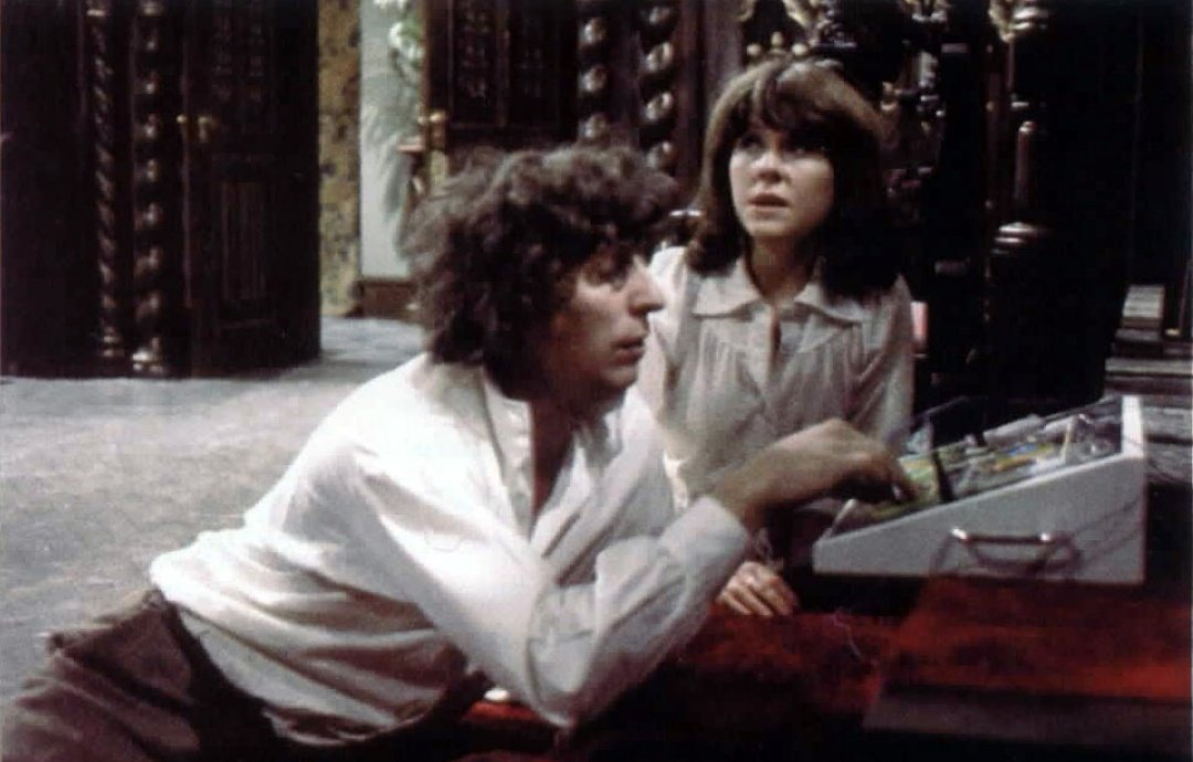 Tom Baker and Elisabeth Sladen during "Pyramids of Mars". #TomBaker #DoctorWho #FourthDoctor