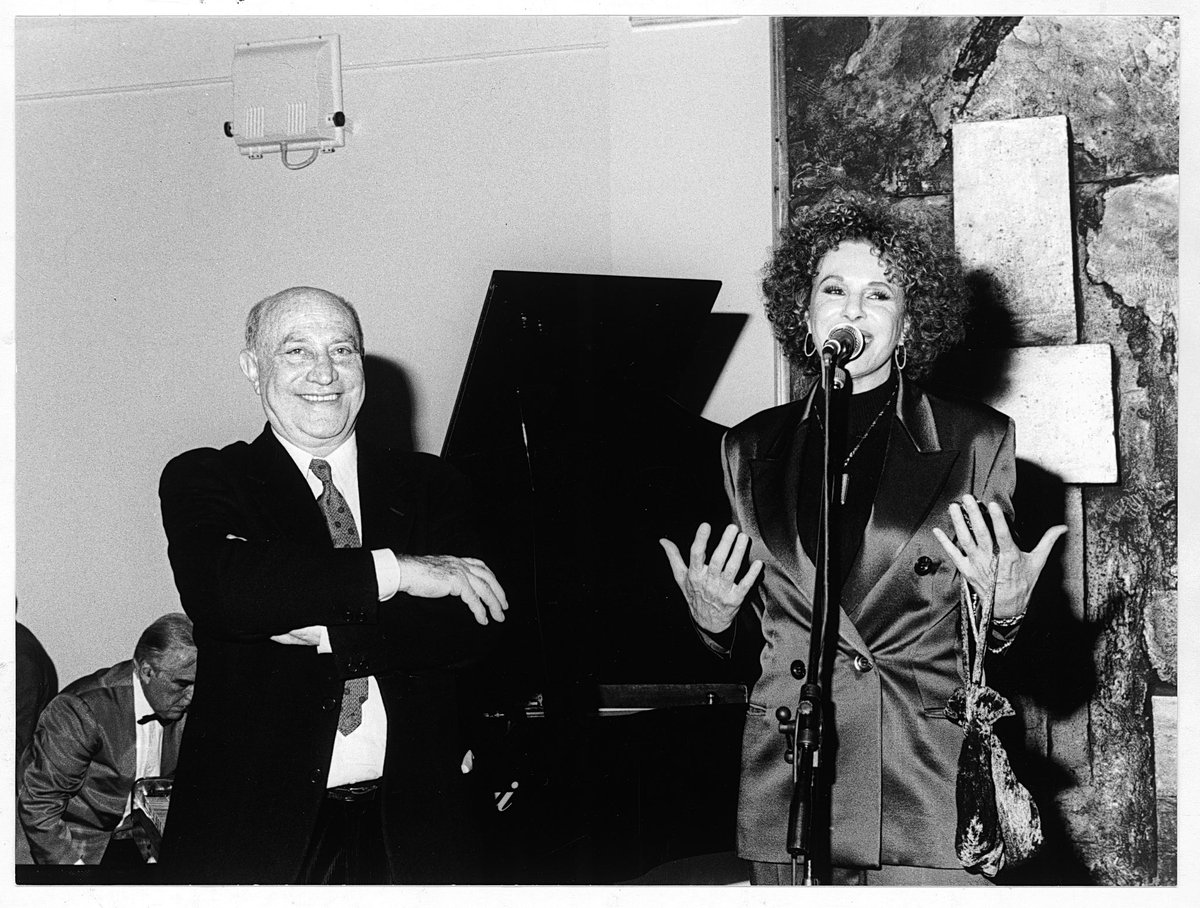 OrnellaVanoni's tweet photo. Con te se ne va un’epoca e un pezzo del mio cuore 💔

Ornella.

Ph Courtesy of Fondazione Arnaldo Pomodoro https://t.co/MrnZ7KIQxE