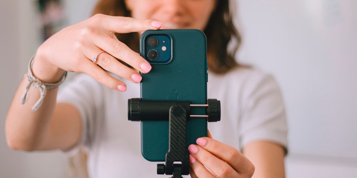 #ContenuUGC 🎴 Vos clients créent du contenu ? Ne le laissez pas dormir dans un dossier
Tirez parti des témoignages, vidéos, photos et avis authentiques
Voici 5 formats à intégrer dans votre stratégie de publication
•
🧵 1/3
#SocialMedia #MarketingDigital
✍️ <a href="/GetSwello/">Swello</a>