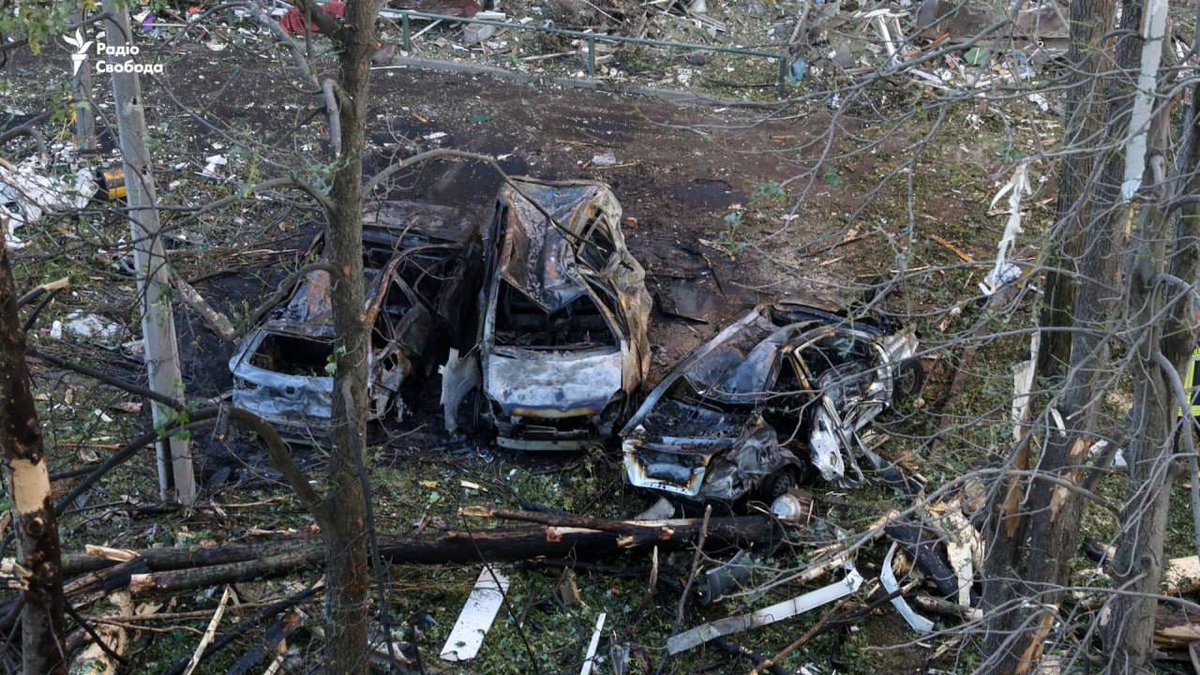 🛑Yesterday: Moscow screamed to the world that a permanent member of the UN Security Council, the United States, had attacked a sovereign country with missiles and bombs.

⭕️Today: Moscow launched its own strike on what they call “military targets.”
In Kyiv, an entire section of