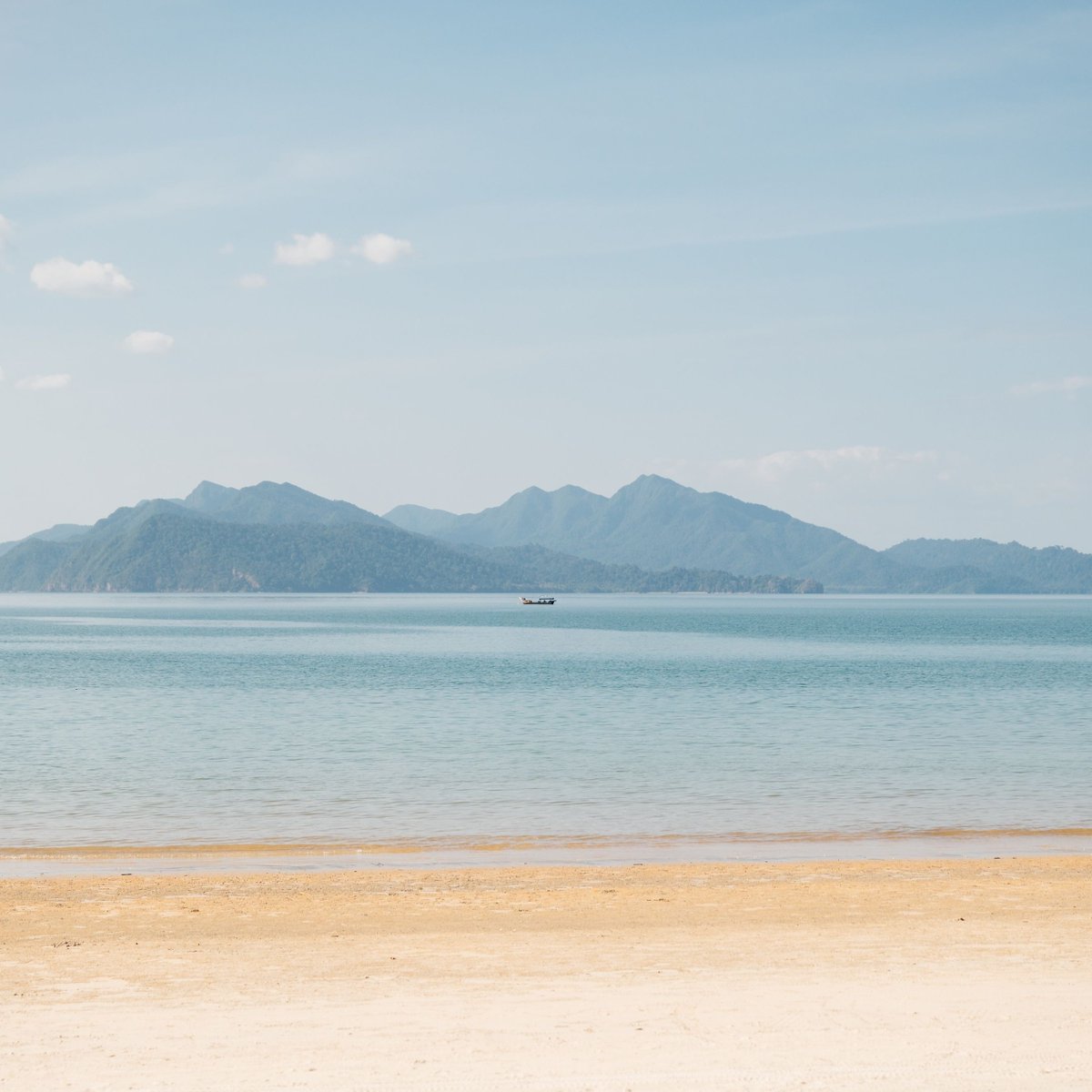 DataiLangkawi's tweet photo. “At the beach, life is different. Time doesn’t move hour to hour, but mood to moment.” – Sandy Gingras⁠
⁠
📷️ by @MarionPayr ⁠
⁠
#TheDataiLangkawi #DiscoverDatai https://t.co/UefjegvYHQ