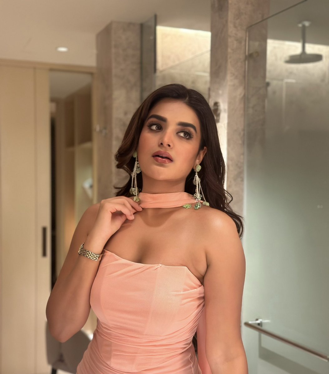 AgerwalNidhhi's tweet photo. 🍑🎀🪼🦄🦋 https://t.co/aez5G9NEHF