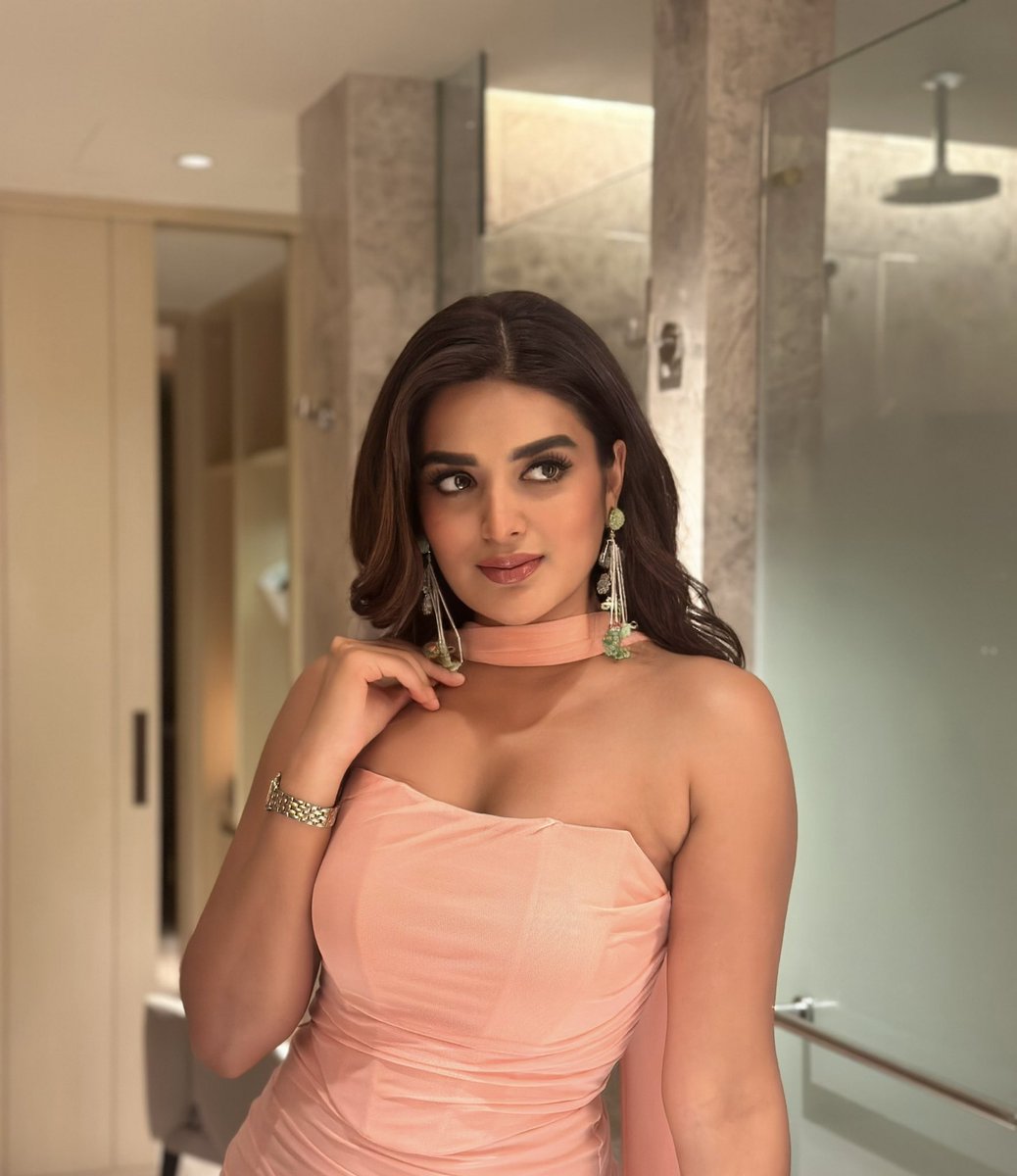 AgerwalNidhhi's tweet photo. 🍑🎀🪼🦄🦋 https://t.co/aez5G9NEHF