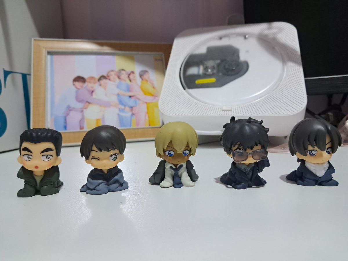 Last DC merch purchase na talaga to kasi complete naman naaa.
Akai fam and wild police friends