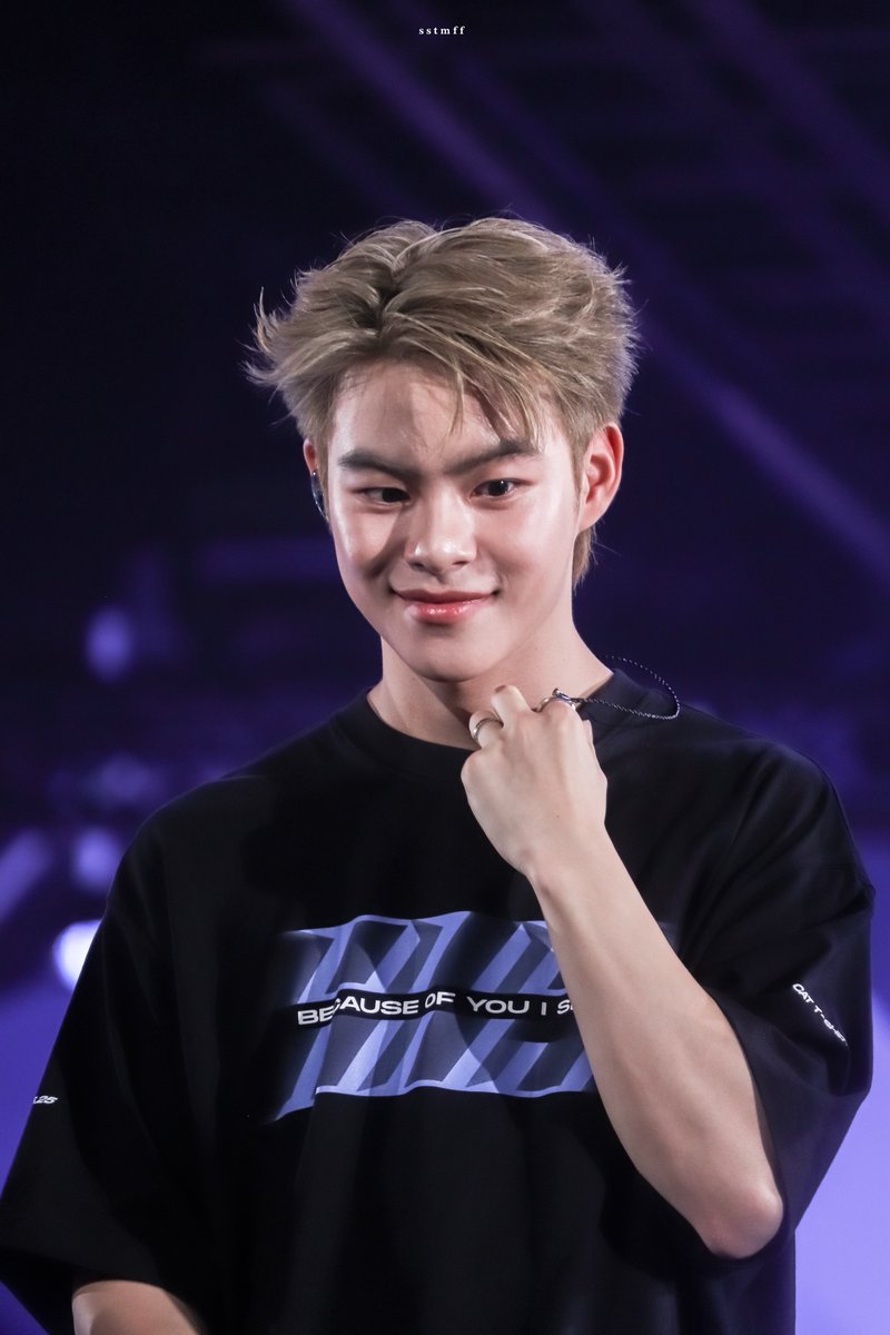 ฮีเกิดและเติบโตที่เมกาจริงๆๆๆๆ

#MARCKRIS