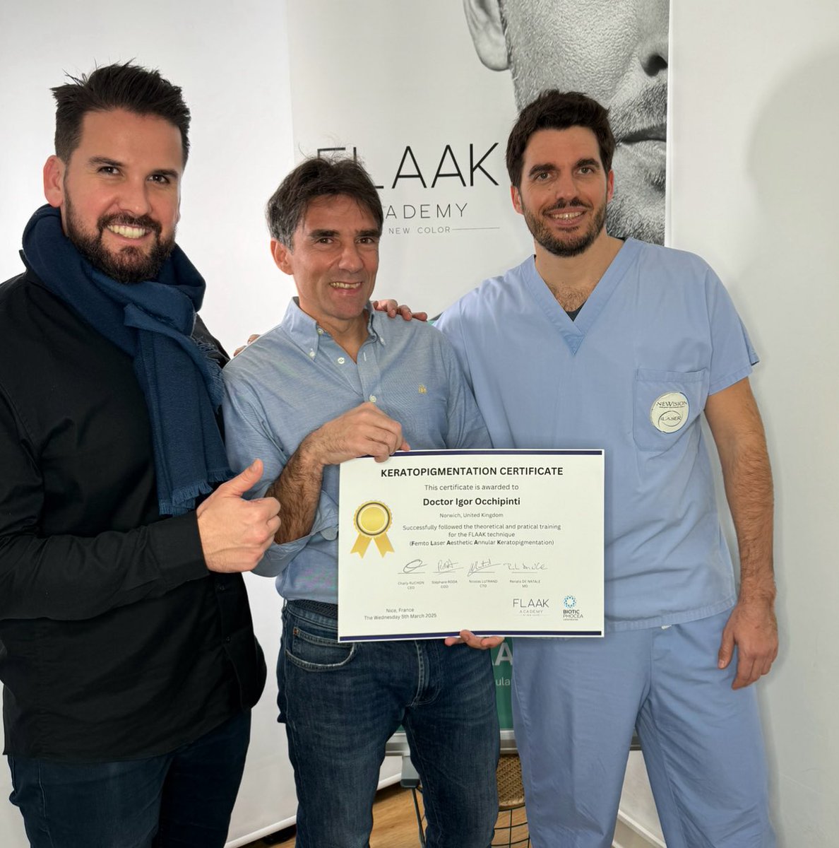 FLAAKAcademy's tweet photo. 👁️The FLAAK technique is a safe, non-invasive, and lasting method to change #eye color. 

🇪🇺🇺🇸While it’s gaining ground in the #US and #Europe, access remains limited in many regions. 

🚨Surgeons: get trained and bring this advanced solution to patients in your country. https://t.co/uvT3EI6928