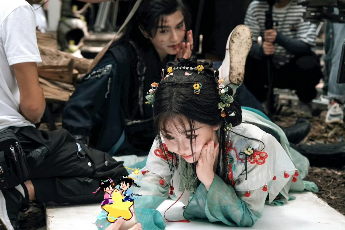 him copying xinxin's pose🥺🥺