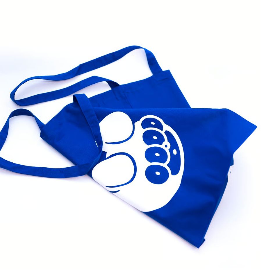 ● now on sale

BRIDGE SHIP HOUSE
Matthew HEAD TOTE -BLUE- 

肩からかけられる大きめトートバッグ。大人気キャラクター4つ目のウサギ"Matthew"がデカデカとプリントされています。くっきりブルーと白のコントラストがさわやか！

83s.shop/items/67fb5596…