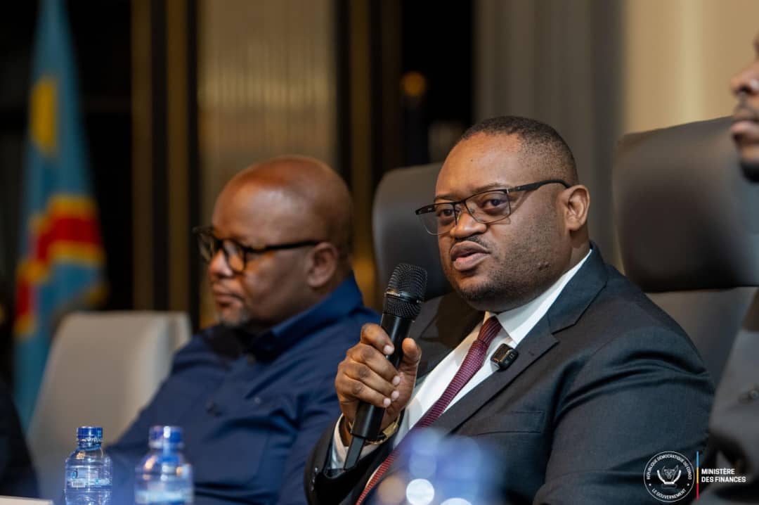 Lungila John (@lungilaj) on Twitter photo #RDC <a href="/LikundeR/">Doudou R. FWAMBA LIKUNDE</a> l'homme qui a maîtrisé et maintenu la stabilité du dollar même en temps de crise sécuritaire!
La stabilité du taux de change pendant une année ne fait l’objet d’aucun doute.
Et pourtant, elle a été préservée dans un contexte de crise sécuritaire que traverse #RDC <a href="/LikundeR/">Doudou R. FWAMBA LIKUNDE</a> l'homme qui a maîtrisé et maintenu la stabilité du dollar même en temps de crise sécuritaire!
La stabilité du taux de change pendant une année ne fait l’objet d’aucun doute.
Et pourtant, elle a été préservée dans un contexte de crise sécuritaire que traverse