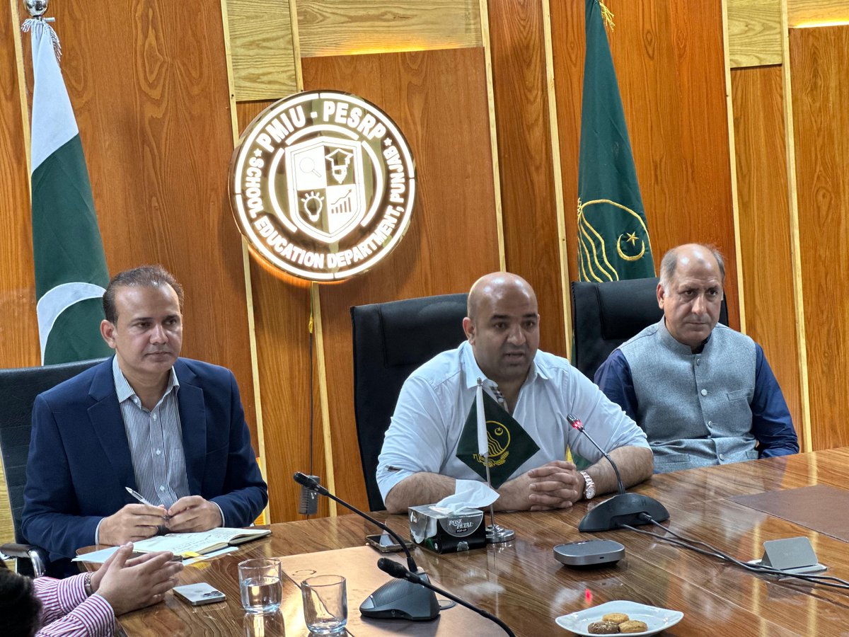 RanaSikandarH's tweet image. One year ago under the leadership of Chief Minister Punjab, @MaryamNSharif, we launched the School Nutrition Program @CMPN_Program with a bold mission: to combat malnutrition. Today, I had the privilege of chairing a consultative session to reflect on the remarkable outcomes of…