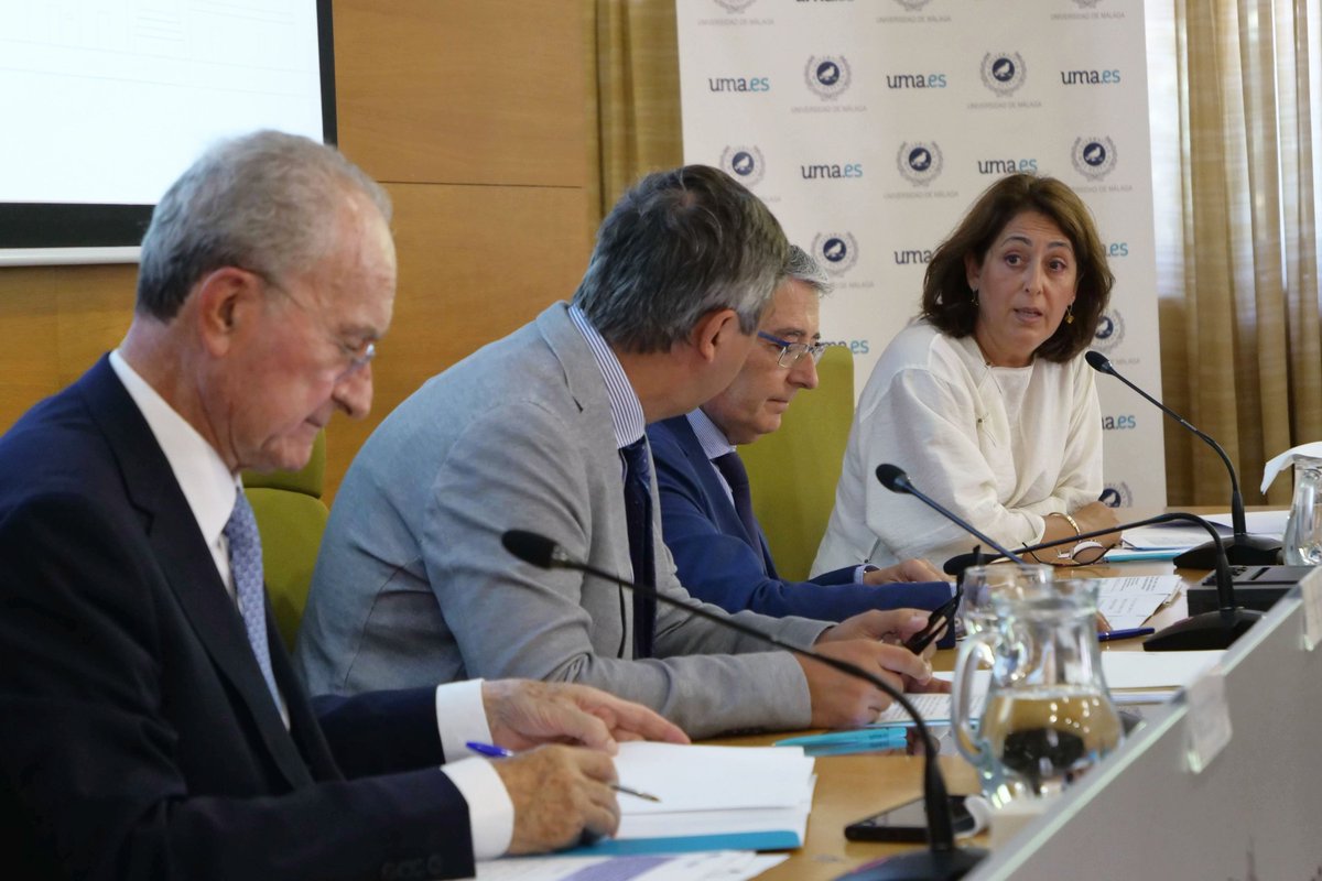 Diputación de Málaga (@diputacionmlg) on Twitter photo La Diputación se suma al impulso de la formación de los jóvenes en altos estudios europeos junto a la <a href="/InfoUMA/">Universidad de Málaga</a> , el Ayuntamiento de <a href="/malaga/">Ciudad de Málaga</a> y la <a href="/FundUnicaja/">Fundación Unicaja</a>.
🔗malaga.es/noticias/com1_… La Diputación se suma al impulso de la formación de los jóvenes en altos estudios europeos junto a la <a href="/InfoUMA/">Universidad de Málaga</a> , el Ayuntamiento de <a href="/malaga/">Ciudad de Málaga</a> y la <a href="/FundUnicaja/">Fundación Unicaja</a>.
🔗malaga.es/noticias/com1_…
