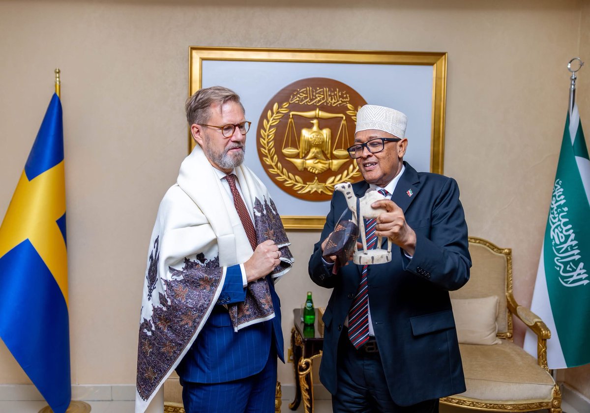 HE. AMB. HAGGOOGANE (@haggoogane) on Twitter photo The president of Somaliland <a href="/Abdirahmanirro/">Cabdiraxmaan Cirro</a> bids farewell to the Swedish ambassador to Somalia <a href="/SwedAmbSomalia/">Ambassador Joachim Waern</a>.
There are several problems with this duplicity:
1. Sweden doesn’t recognise Somaliland or post accredited diplomats to Somaliland
2. The ambassador they are just The president of Somaliland <a href="/Abdirahmanirro/">Cabdiraxmaan Cirro</a> bids farewell to the Swedish ambassador to Somalia <a href="/SwedAmbSomalia/">Ambassador Joachim Waern</a>.
There are several problems with this duplicity:
1. Sweden doesn’t recognise Somaliland or post accredited diplomats to Somaliland
2. The ambassador they are just