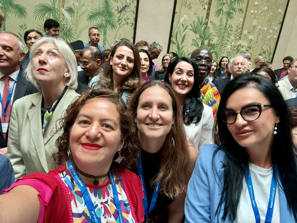 La información salva vidas. Los datos abiertos alertan p tomar decisiones en medio ambiente.  Por ello hicimos Protocolo #AperturaAnteRiesgos de 🇲🇽 para🌏

Comparto c OSC y autoridades de acceso a la información de casi 60 jurisdicciones <a href="/IcicNet/">ICICNet</a> #ICIC2025 bfdi.visionary.berlin/icic2025-palai…