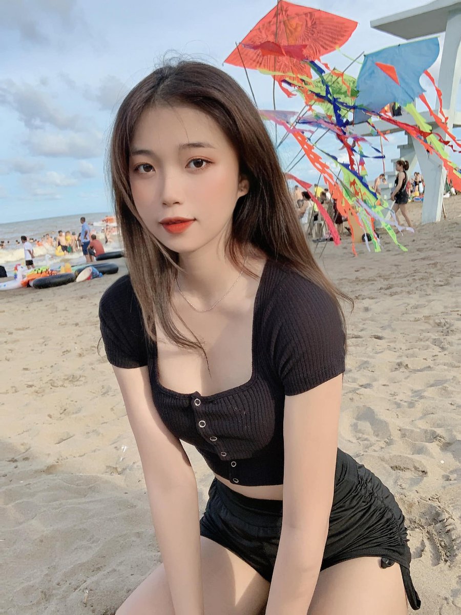 dutranlu1's tweet photo. Thật may mắn là em đã tìm được người đó của cuộc đời mình. 10. Cuộc sống thì giống cuộc đời. Còn anh thì giống bạn đời của em. https://t.co/qKw3HP6InP