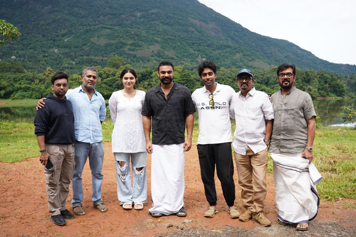 Dijo Jose Antony (@dijojoseantony) on Twitter photo പ്രതീക്ഷകളോടെ….
നമ്മുടെ "പള്ളിച്ചട്ടമ്പിക്ക്" ഇന്ന് ശുഭ ആരംഭം 🎬🙏
#Pallichattambi #MalayalamFilm #DijoJoseAntony #TovinoThomas #KayaduLohar #WorldwideFilms <a href="/ttovino/">Tovino Thomas</a> പ്രതീക്ഷകളോടെ….
നമ്മുടെ "പള്ളിച്ചട്ടമ്പിക്ക്" ഇന്ന് ശുഭ ആരംഭം 🎬🙏
#Pallichattambi #MalayalamFilm #DijoJoseAntony #TovinoThomas #KayaduLohar #WorldwideFilms <a href="/ttovino/">Tovino Thomas</a>