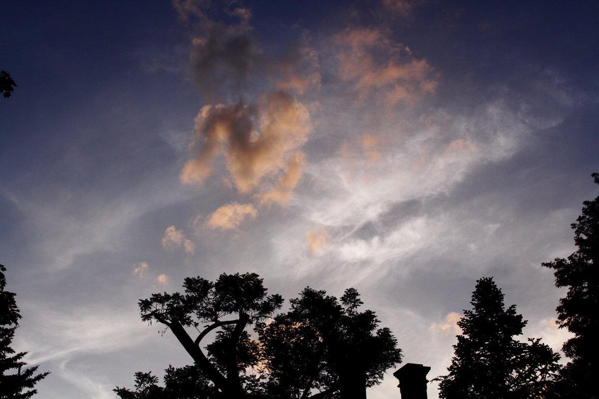 kazzazy's tweet photo. 今日そら　仕事帰りver.

#eos7d https://t.co/yos4Y3jbca