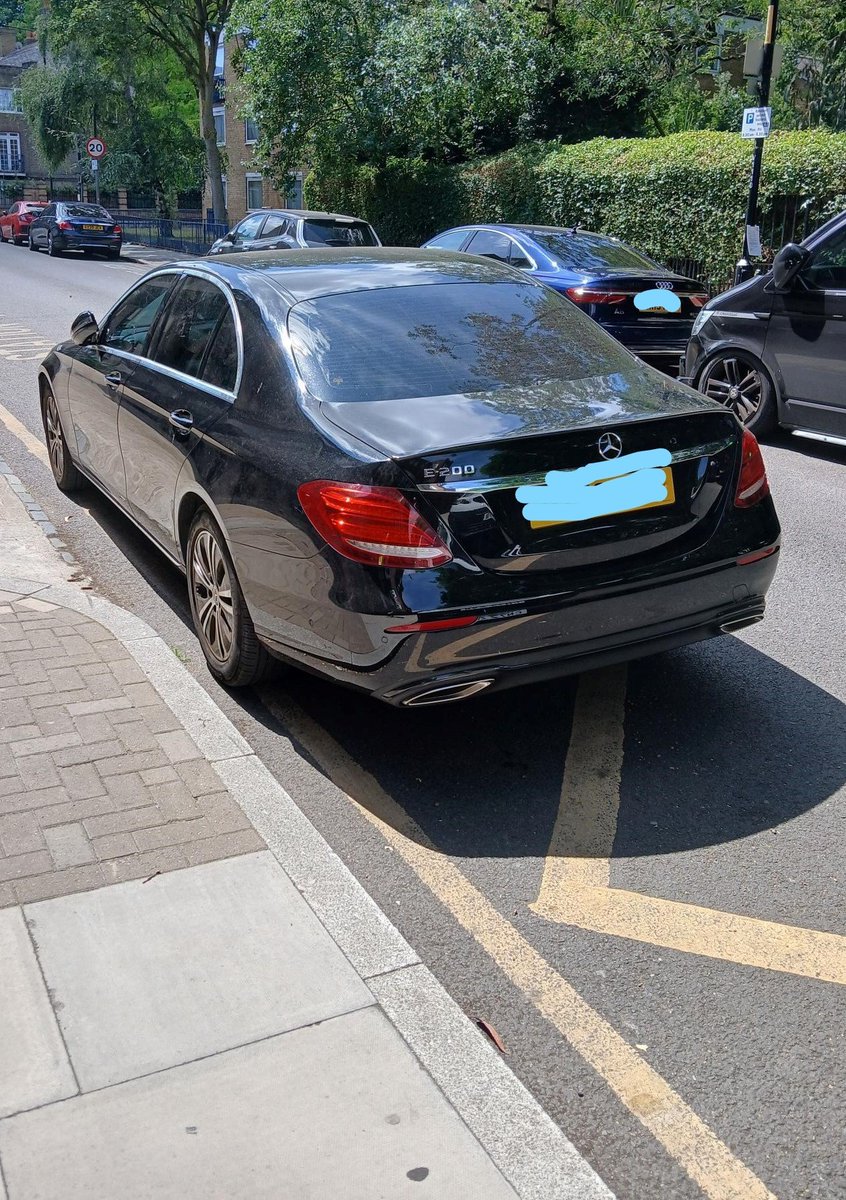 MPSTowerHam's tweet photo. Car left in a hurry on seeing the #THTF Officers
Stopped in Wapping and Driver Arrested for:
-Drug Drive (Cannabis)
-No Insurance
-Driving without due care
-Public Order (Homophobic) against Arresting Officer
Vehicle Seized.
Charged and Remanded in Custody
@TowerHamletsNow https://t.co/prgYk1T58h