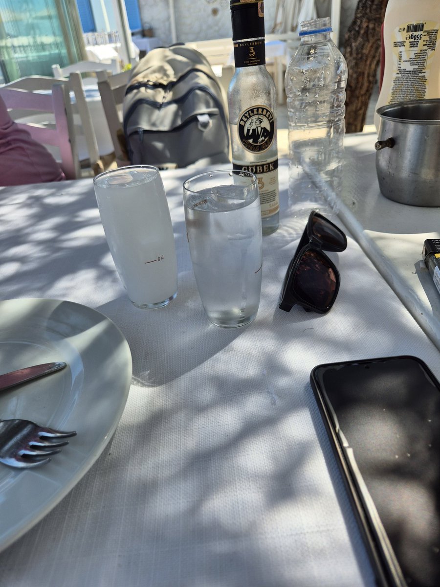 GokTimucin37830's tweet photo. Yaz bayağı yaz yani #kinaliada #raki https://t.co/avAMbGvBlw