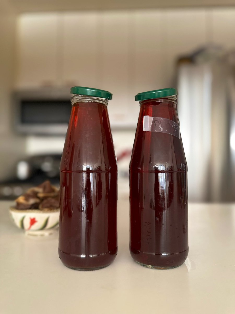 free_style_chef's tweet photo. Brewing Yorkshire tea, regular and decaf, to cool. Heatwave in NYC, iced tea is a must.
I don’t like the store bought ones. I make mine concentrated to dilute with cold water & cold milk.
Look at that gorgeous color!
#tea #yorkshiretea #icedtea #milktea #nycheatwave #heatwave https://t.co/LITss3YYcU