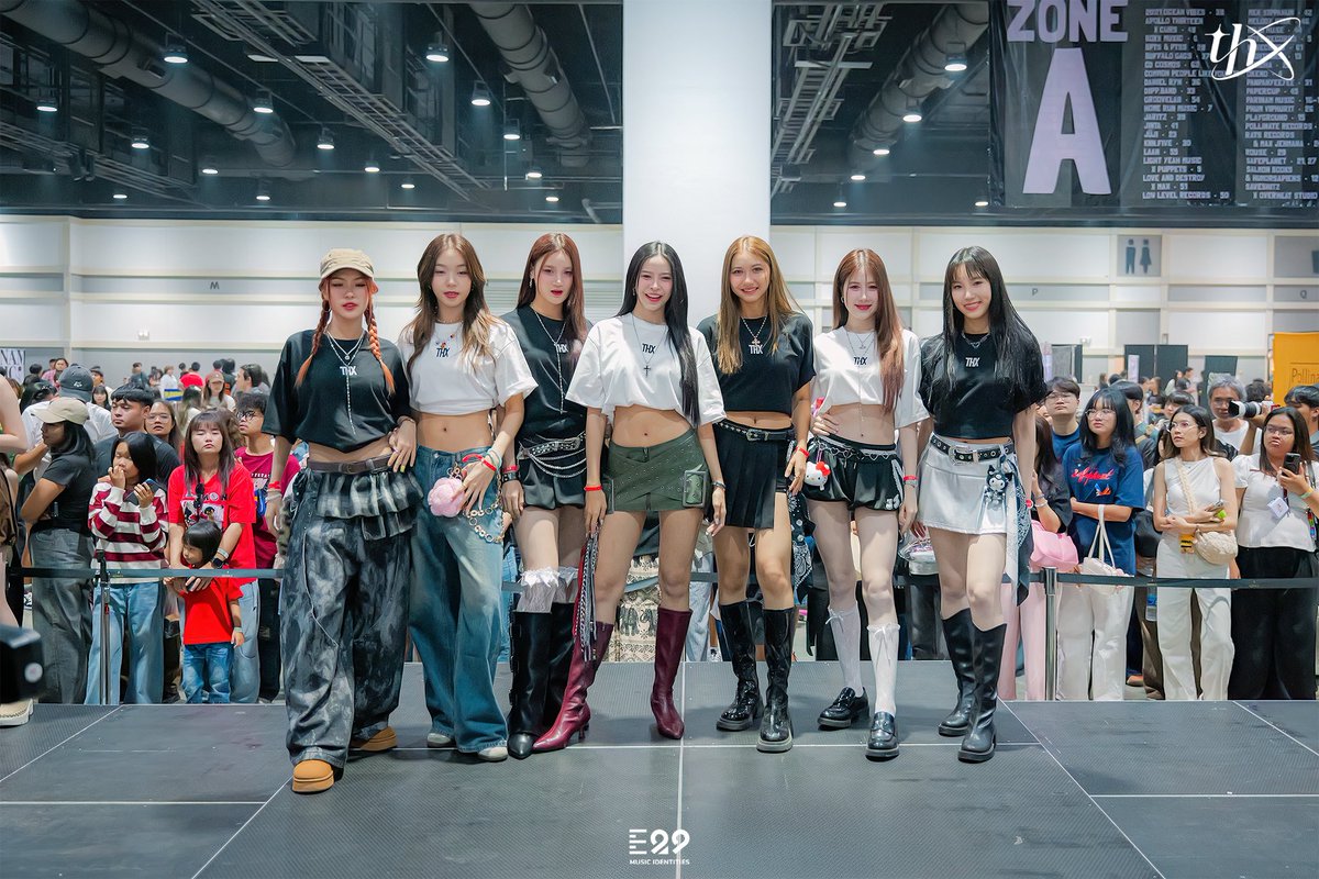 thxofficial_'s tweet photo. THXFriends x CAT TSHIRT 2025 🐈💫
ขอขอบคุณงาน CAT TSHIRT 2025 ที่ให้โอกาส THX ไปร่วมงานเทศกาลเสื้อยืดประจำปีของ @ThisisCatRadio ในปีนี้นะคะ 👚 และขอบคุณทุกคนมากๆ สำหรับการสนับสนุนเสื้อ #THXFriends ในงาน CAT TSHIRT 2025 พวกเราดีใจมากๆ ที่ได้เจอกับทุกๆ คนในงานทั้งสองวันเลย ขอบคุณที่มาหาพวกเรา พร้อมส่งมอบความรัก และเอนเนอร์จี้ดีๆให้กันนะคะ 🥰
แต่สำหรับใครที่ยังไม่มีเสื้อ THX Friends พวกเราเตรียมเปิดจำหน่ายเสื้อรอบออนไลน์เร็วๆนี้แน่นอน 🌟
#CATTSHIRT #CATRADIO
#THX_th #THXofficial
#E29MusicIdentities
