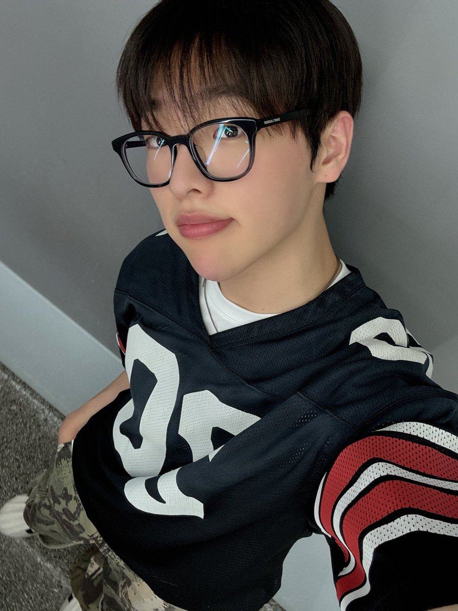 TheKingDom_GF's tweet image. [MUJIN👑]

&amp;lt;므항&amp;gt;

오늘두 숨 잘 쉬구 갑니당~~

#TheKingDom #더킹덤 #TKD 
#MUJIN #무진 #위버스라이브