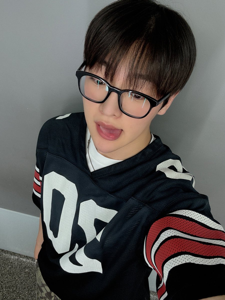TheKingDom_GF's tweet image. [MUJIN👑]

&amp;lt;므항&amp;gt;

오늘두 숨 잘 쉬구 갑니당~~

#TheKingDom #더킹덤 #TKD 
#MUJIN #무진 #위버스라이브