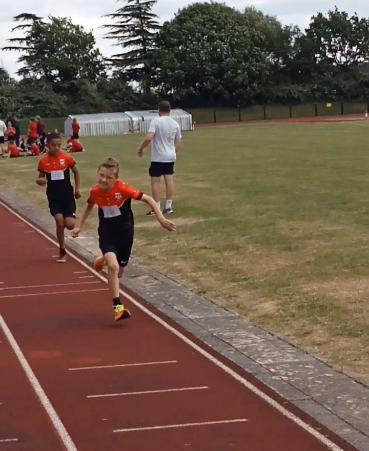 Raffy and Lucas taking 1st &amp; 2nd in their 600m heat.