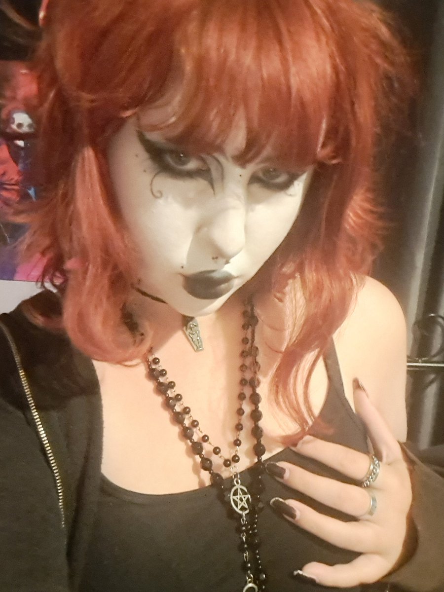 Void_Thingy's tweet image. Lesbo vampires coming to a dark alley near u!!