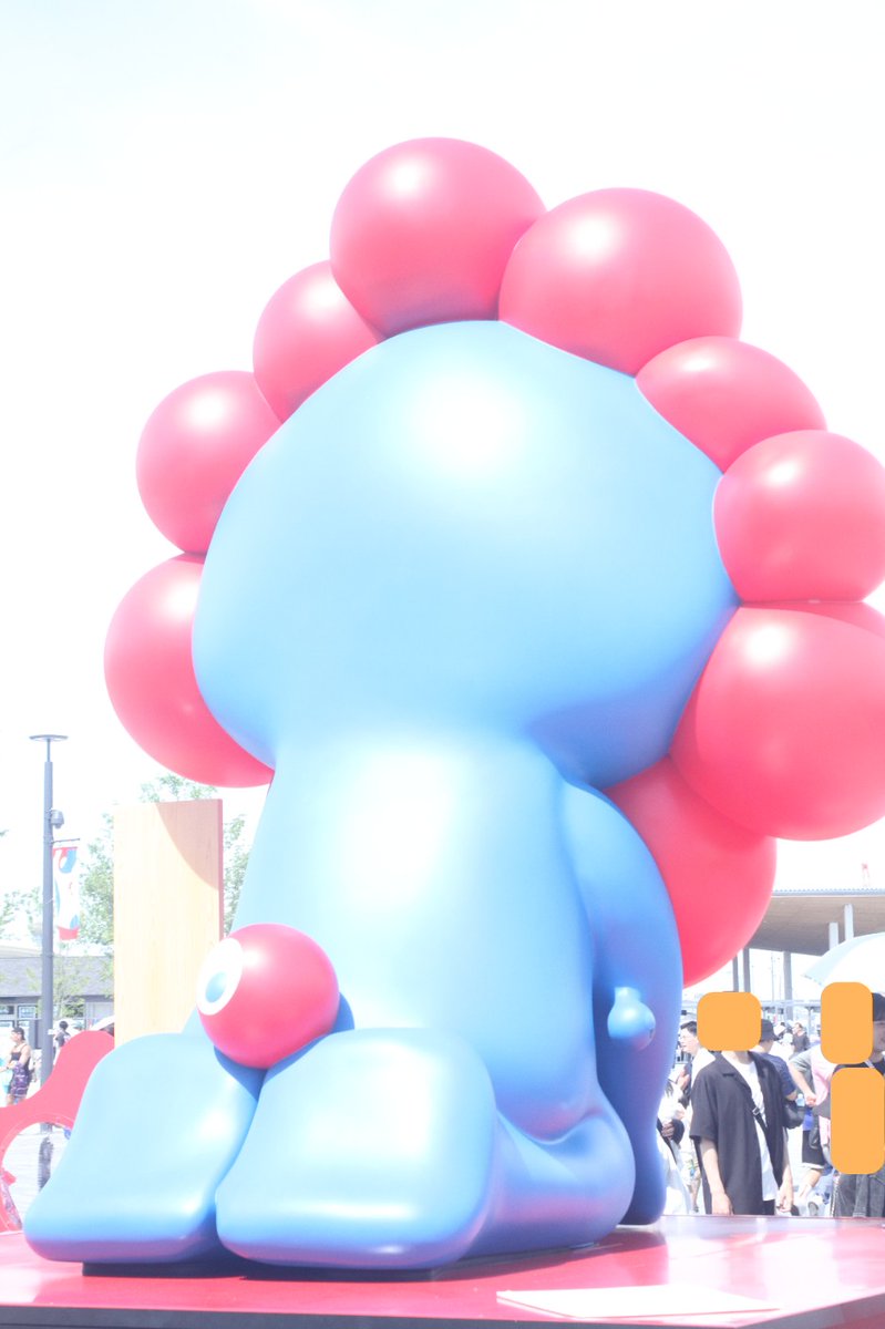 入院先で手持ちぶさたなので万博の写真でも。
万博と言えばミャクミャクくん！
ミャクミャクくんに尻尾があるの知らんかった(笑)
きっと今回のベストショット(おぃ！)