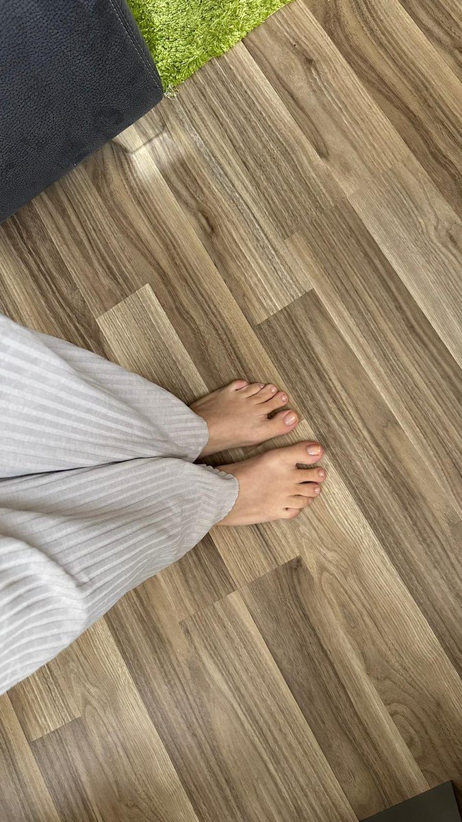 S89Jennifer's tweet photo. Hey meine Lieben, hoffe ihr hattet ein schönes Wochenende 😘 #feet #fetisch #barfuss #barfuß #feetqueen #germanfeet #fussfetischist #fussfetish #fußsohlen #fussselfie #fusssohlen #zahlschwein #paypig #sockenfetisch #beautifulfeet #schönefüsse #herrin #fuß #füsse #zahlsklave https://t.co/wEjDDg0izq