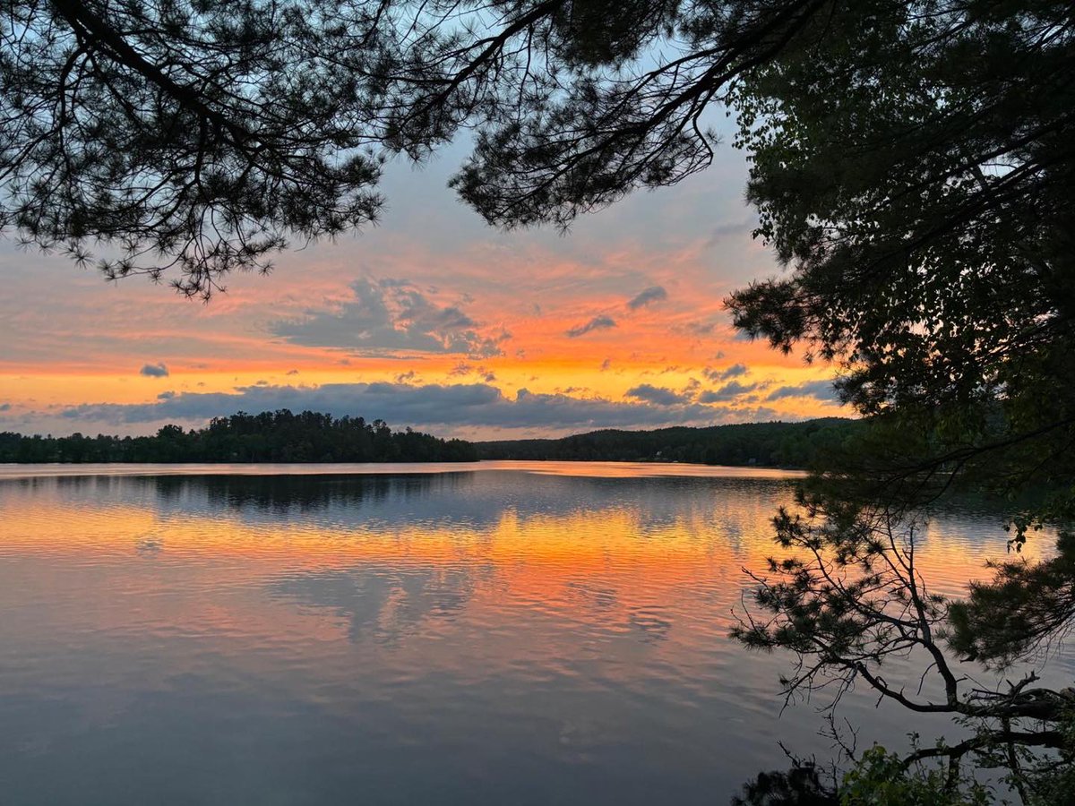 Golden hour hits different out here

📸 @karengirardparisien
📍Bonnechere 

#ComeWander #OntariosHighlands #SunsetViews #LakeLife #UnwindOutHere #IfNatureHadAVoice #Bonnechere #OttawaValley #RenfrewCounty