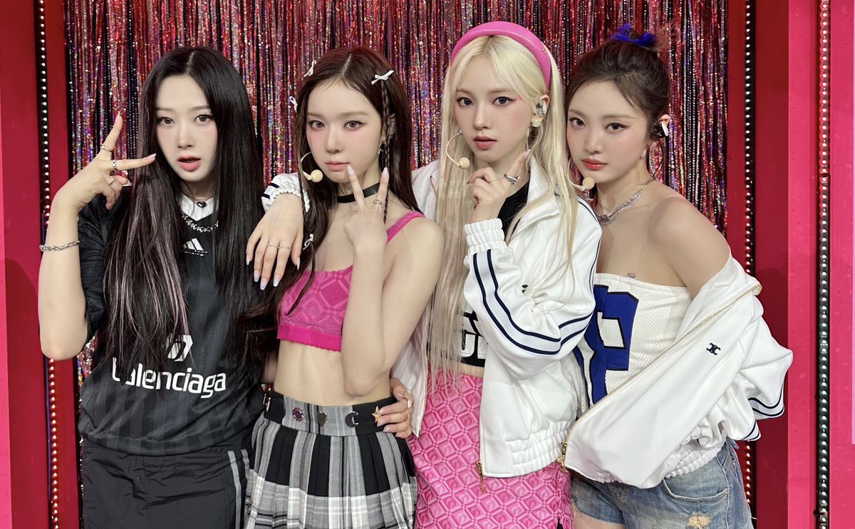 statsviviz's tweet photo. Longest-charting 2023 Girl Group songs on YouTube Music Weekly Chart South Korea:

1. OMG - 56 weeks
2. Spicy, Super Shy, MANIAC* - 53 weeks

*still charting

#VIVIZ #비비지 https://t.co/0fcym3OfcE