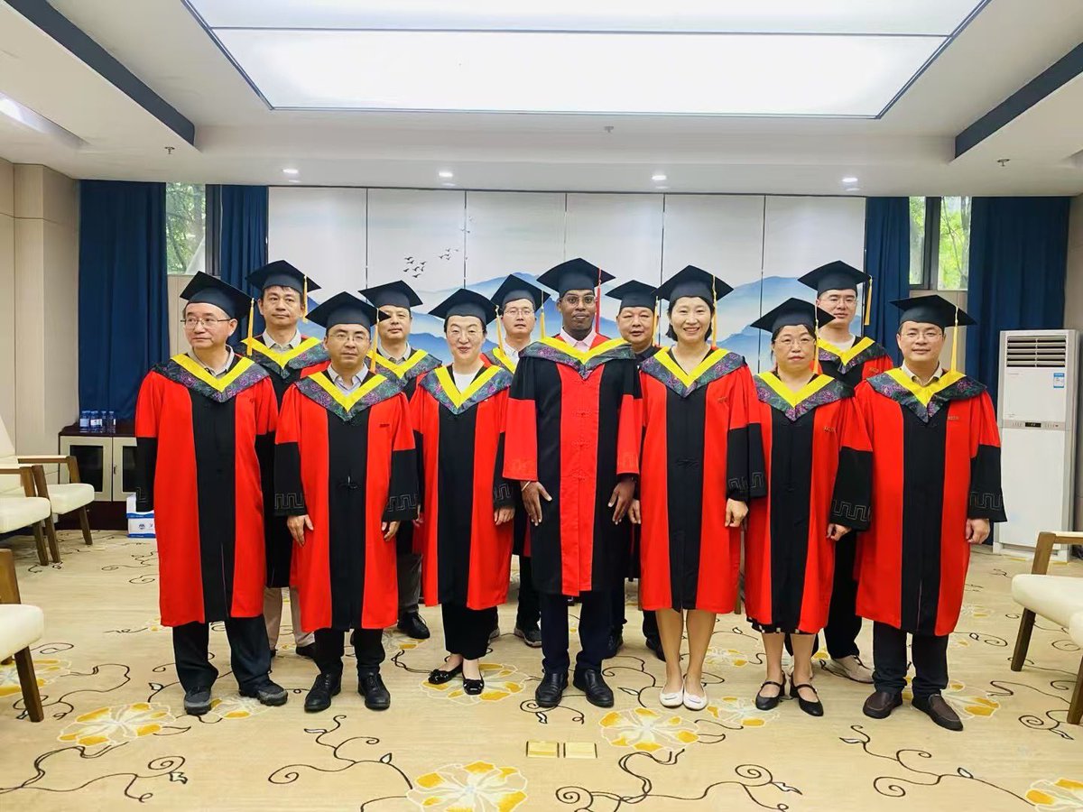 DSiC2017's tweet image. Congratulations to Dr. Kader Ali Ibrahim — the first Djiboutian to earn a Ph.D. in Control Science & Engineering in China! A true inspiration and pride of Djibouti! 🎓🇩🇯👏