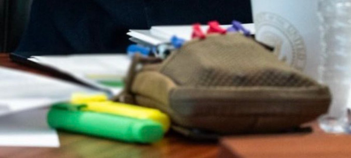 JaredRaines's tweet photo. @mirandadevine How about that pencil case. Looks practical! https://t.co/0jW5tFxel0