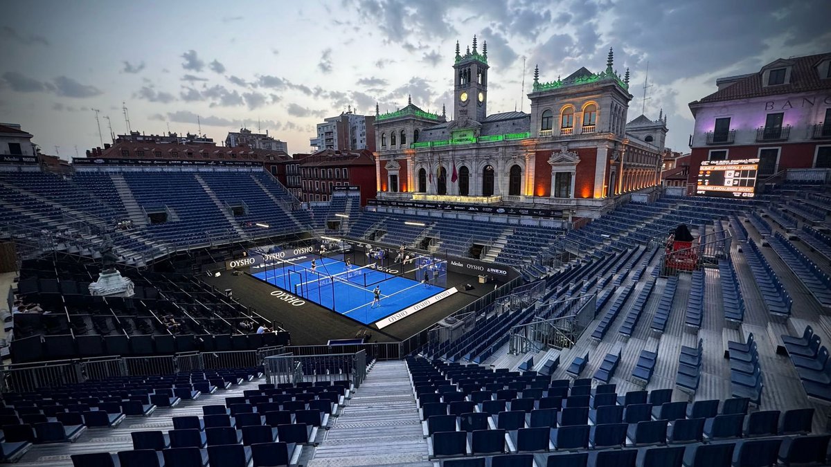 Arranca el #ValladolidPremierPadelP2 y vuelve la Plaza Mayor a ser la protagonista en el mundo pádel. 

🔙 Hace 6 años nos dejaban Paquito/Lebrón y Galán/Mieres una de las finales más recordadas históricas.  Un lobo andaba suelto 🐺

👇Seguinos en #PlanetaPadel y súmate al #Padel
