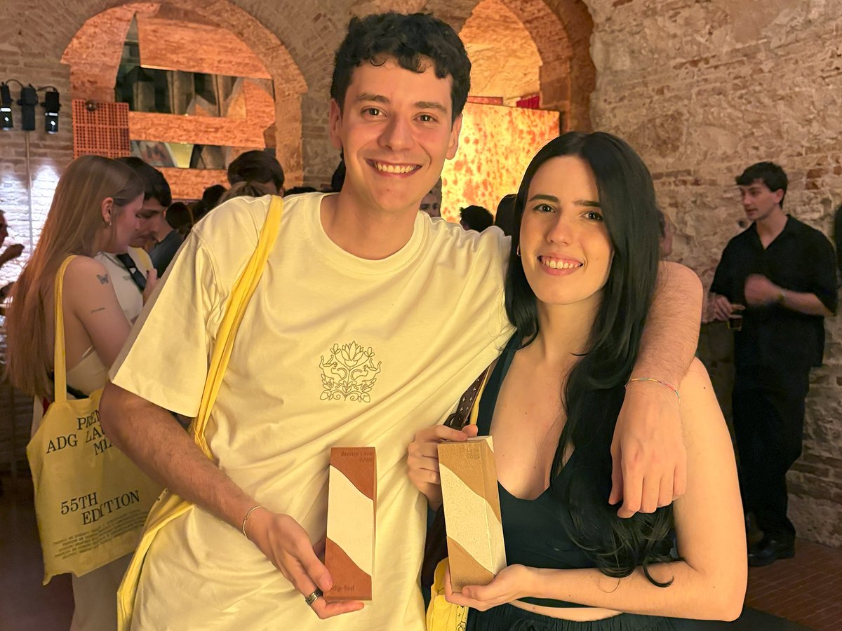 🔝 Gran éxito de nuestros estudiantes y equipo docente en la 55ª edición de los Premios <a href="/adgfad/">ADG-FAD</a> Laus.

👏 La comunidad LCI consigue un Laus Oro, dos Bronces y cinco distinciones In Book. ¡Enhorabuena a todos!

🔗 Descubre los detalles: tinyurl.com/56ax6hhw.