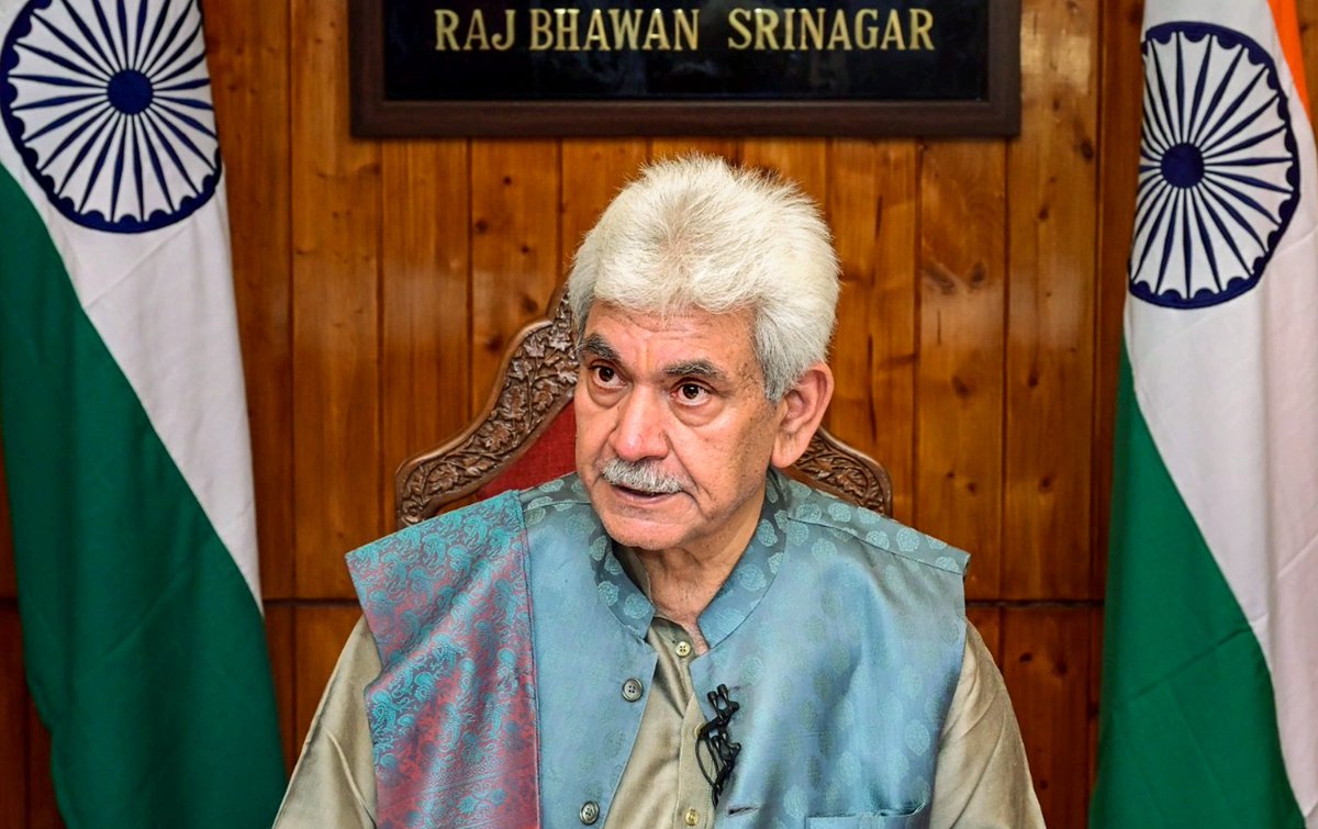 shah_Shakir_011's tweet photo. Major projects like Peer-Ki-Gali Tunnel, Sadhana Tunnel, & 4-L flyover from Lal Chowk to Parimpora will enhance infrastructure and tourist connectivity in J&K. Hon’ble LG @manojsinha_ stresses their role in ensuring all-weather roads & faster travel. #Connectivity #MajorBoost https://t.co/3MEMYzCd06