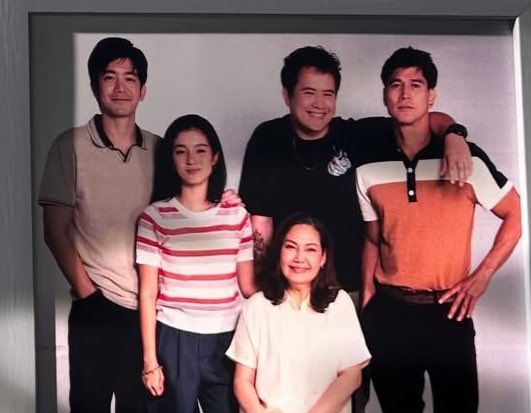 donbelle3015's tweet photo. felt so familiar from heart— I  know i’d be cutting onions✊🏻

MEET GREET BYE

#BelleMariano https://t.co/PXdgA1xDAS