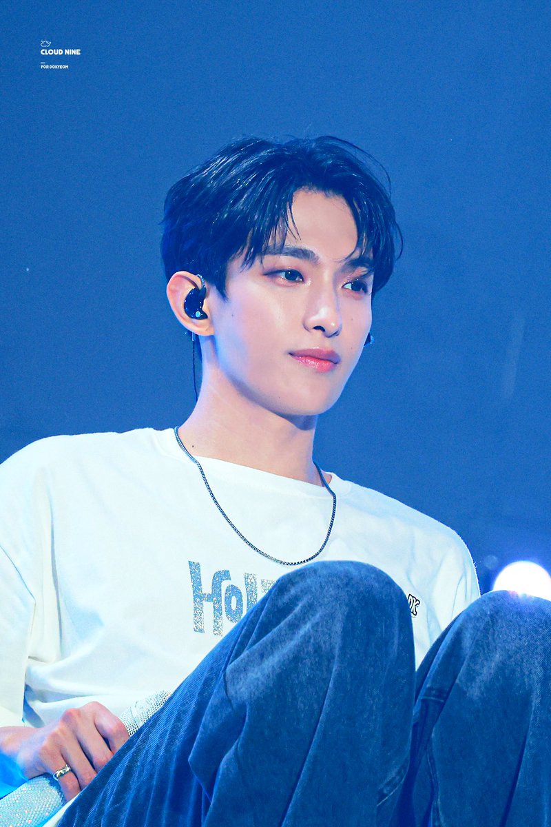 leeseokyeom's tweet photo. Just gasped out loud he's so pretty 😔😔😔 https://t.co/Agst07xunm
