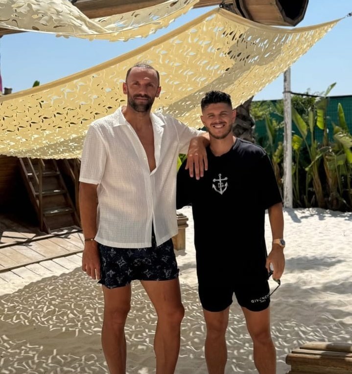 Vedat Muriç Beşiktaşın transfer listesinde eğer Immobile giderse Vedat Muriç ile masaya oturulacak
(Furkan Yıldız)