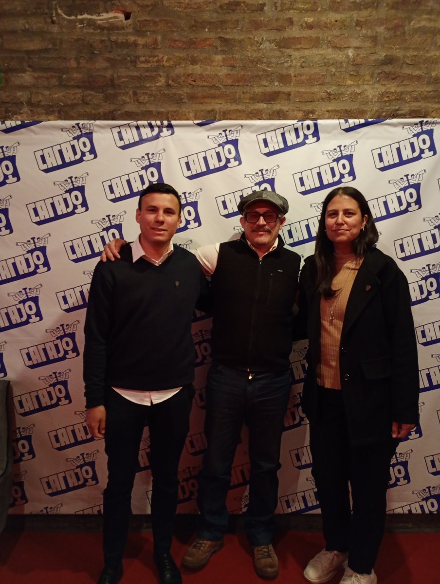 elprofebasado's tweet photo. Algunas de anoche junto a algunos de los gigantes de @ULLAUNAB @NadiaBarbosa89 y @mazzo_francisco. Gracias @GordoDan_ @SagazLuna @YamilSalerno @ULLA_PBA https://t.co/GwEPgmpbEz