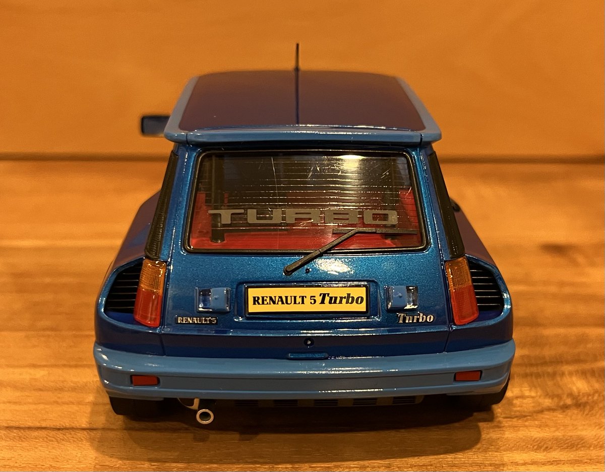 タミヤ　ルノー５ターボ、完成しました。キットはルノーelfのラリー仕様なんですが、個人的な好みでオリジナルカラーにしてみました。古いキットなんでボディパーツが殆ど分割されておらず、塗分けがえらい大変でしたが何とかなって良かったです😀
#ルノー5ターボ