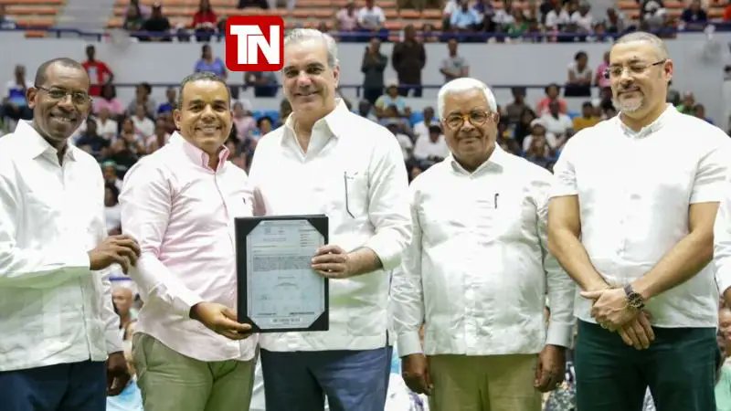 En La Romana, entregando más de 1600 títulos de propiedad, Luis Abinader PREPARANDO REPÚBLICA DOMINICANA PARA EL FUTURO <a href="/luisabinader/">Luis Abinader</a> <a href="/Pachecoalfredoo/">Alfredo Pacheco</a> <a href="/spereyrarojas/">Samuel Pereyra Rojas</a>