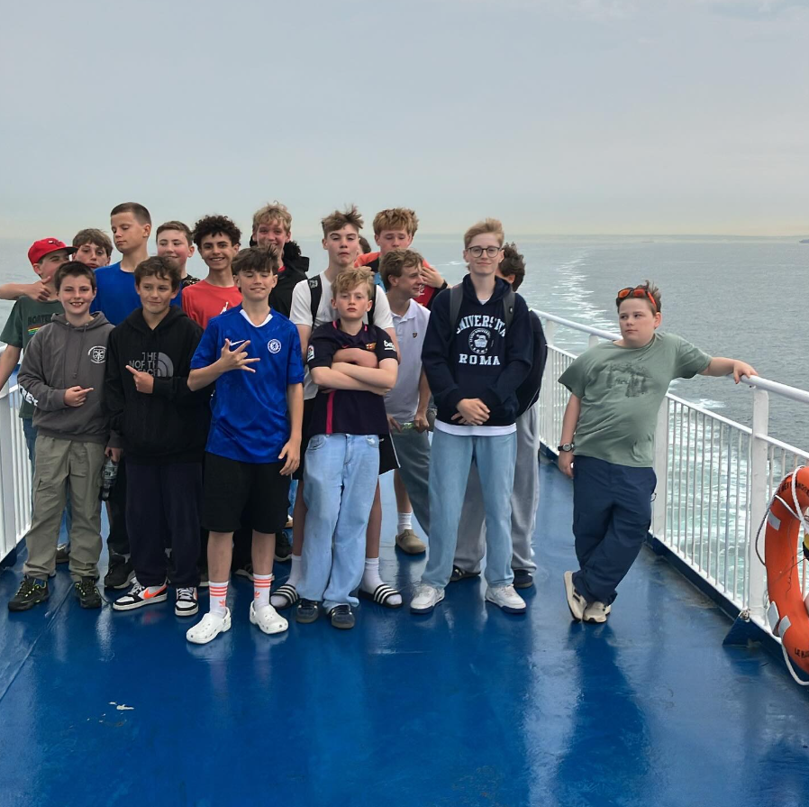 oratoryschool's tweet photo. Last week, #2ndForm #OratoryMFL pupils enjoyed a cultural trip to Belgium and France where they visited the military cemeteries of Tyne Cot and Langemark, Menin Gate and Dunkirk beach, and enjoyed high ropes in Lille and Bellewaerde theme park in Leper.
Read more: https://t.co/fBCu3AhEDx
#OratoryCuriosity #OratoryRespect