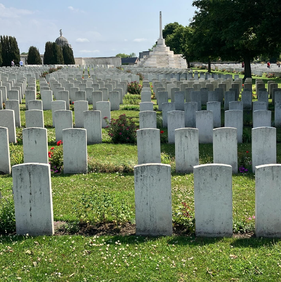oratoryschool's tweet photo. Last week, #2ndForm #OratoryMFL pupils enjoyed a cultural trip to Belgium and France where they visited the military cemeteries of Tyne Cot and Langemark, Menin Gate and Dunkirk beach, and enjoyed high ropes in Lille and Bellewaerde theme park in Leper.
Read more: https://t.co/fBCu3AhEDx
#OratoryCuriosity #OratoryRespect