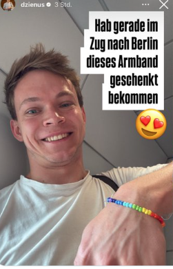 Wieso grinst der immer so ?