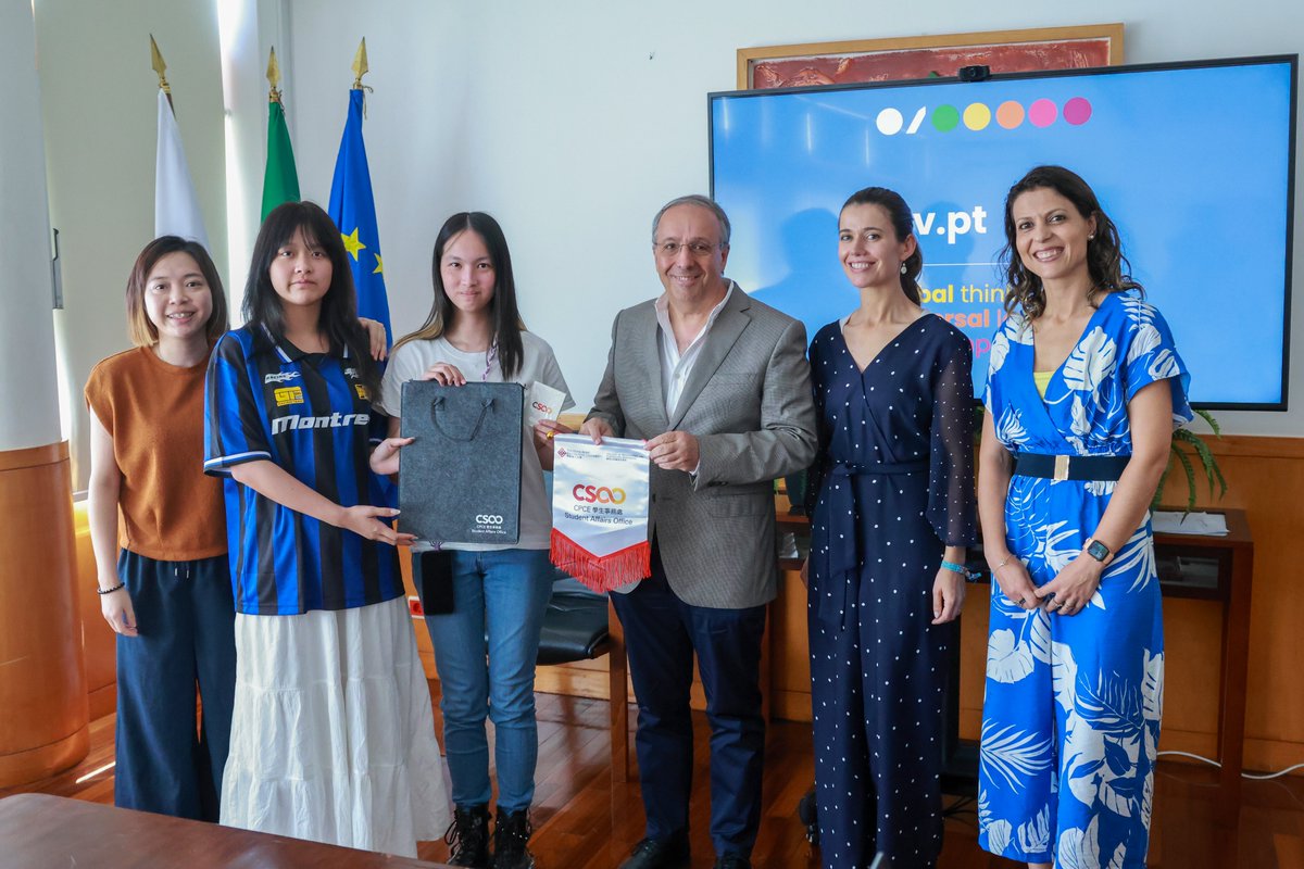 O Vice-Presidente, João Vinhas, a Pró-Presidente para as Relações Internacionais, Susana Amante, Helena Rodrigues, dos SRE, receberam a visita de docentes e estudantes embaixadores da College of Professional and Continuing Education da Hong Kong Polytechnic University.